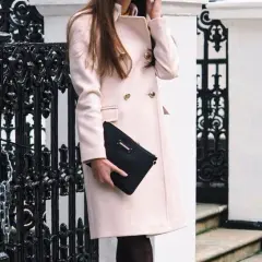 Outfit na chrzest: Jak się ubrać elegancko i stosownie?