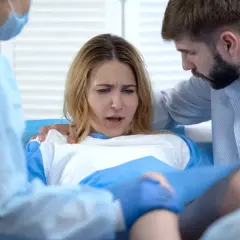 Bóle przepowiadające poród: 8 objawów, które musisz znać