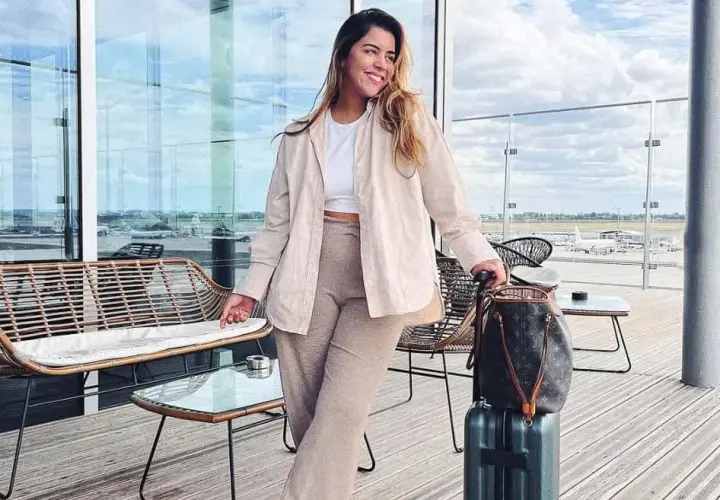 Outfit na lotnisko: 7 porad jak ubrać się wygodnie i stylowo
