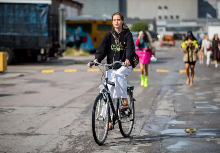 Outfit na rower: jak ubrać się wygodnie i bezpiecznie na jazdę
