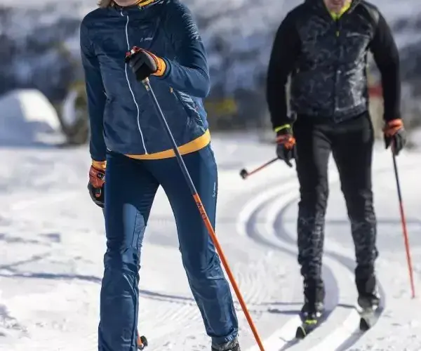 Jak dobrać idealny outfit na narty: 10 kluczowych wskazówek