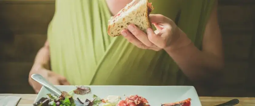 Zdjęcie Co może jeść mama po porodzie: Pełna dieta dla zdrowia i energii